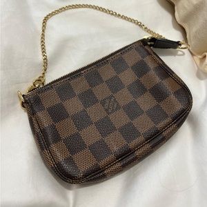 Louis Vuitton mini pouchette